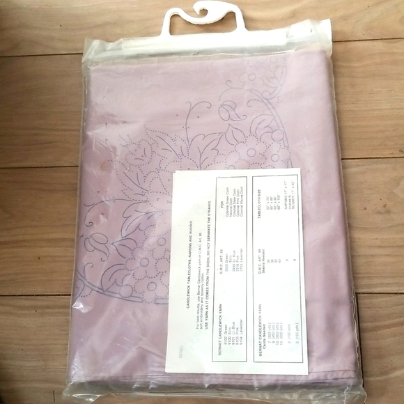 Vintage Bernat Candlewick Tablecloth 50x70 Kit - Picture 2 of 4
